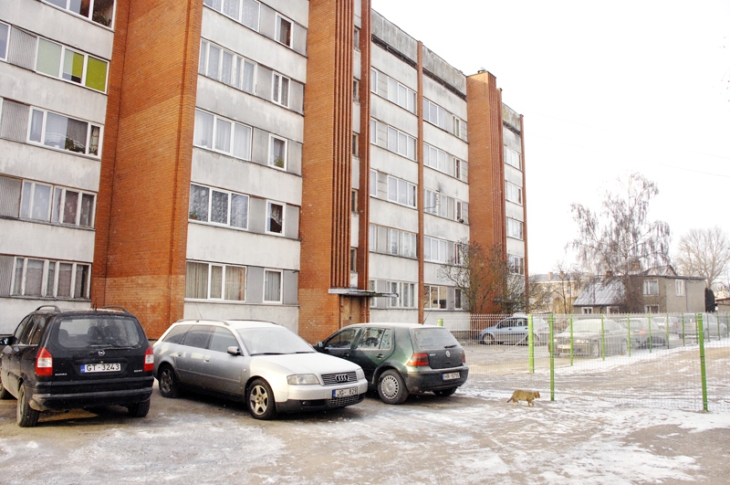 Bauskas novada pašvaldība 5283 eiro apmērā līdzfinansēs gājēju celiņu atjaunošanu divu māju pagalmos