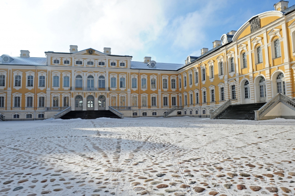 Rundāles pils jumtu nomainīs pakāpeniski