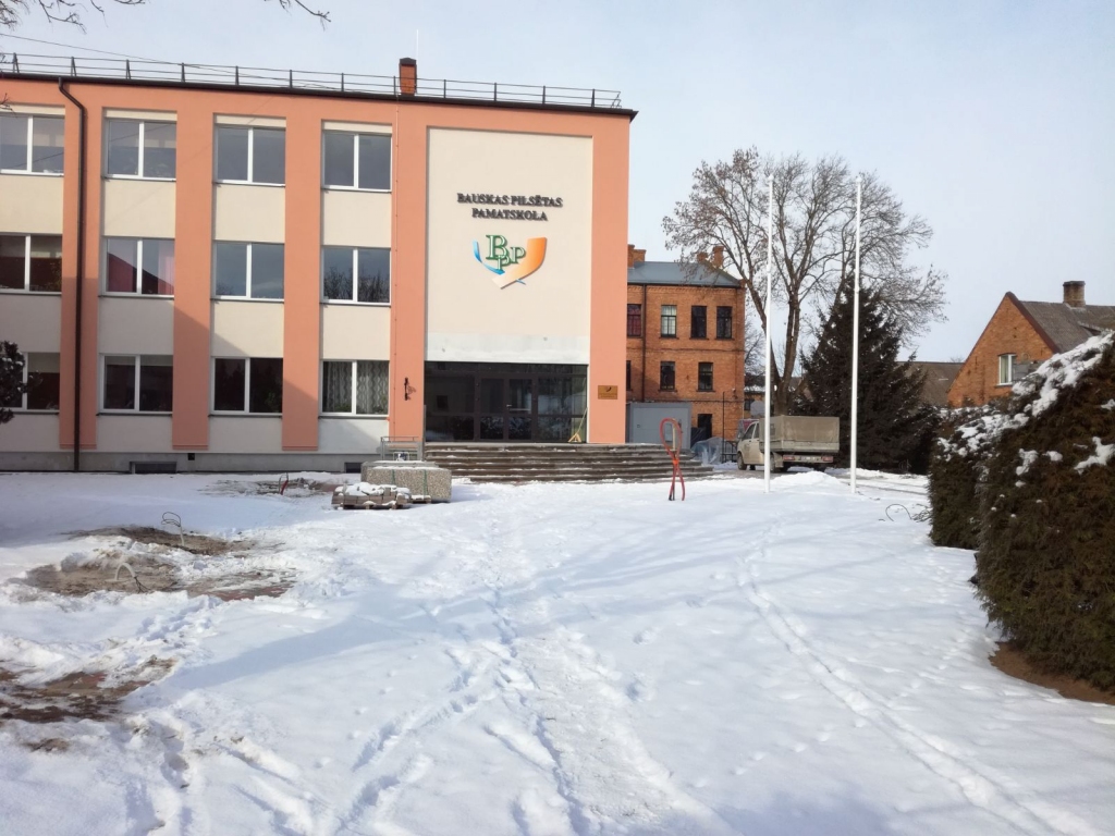 Skolu apmeklējums sala dēļ nav ievērojami samazinājies