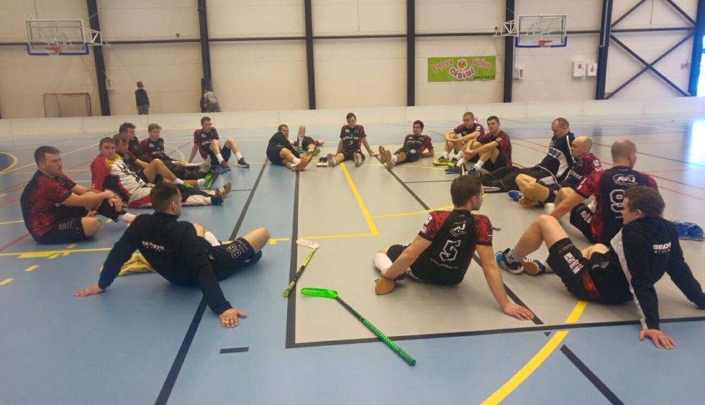Florbolistiem pirmajā «play-off» spēlē zaudējums
