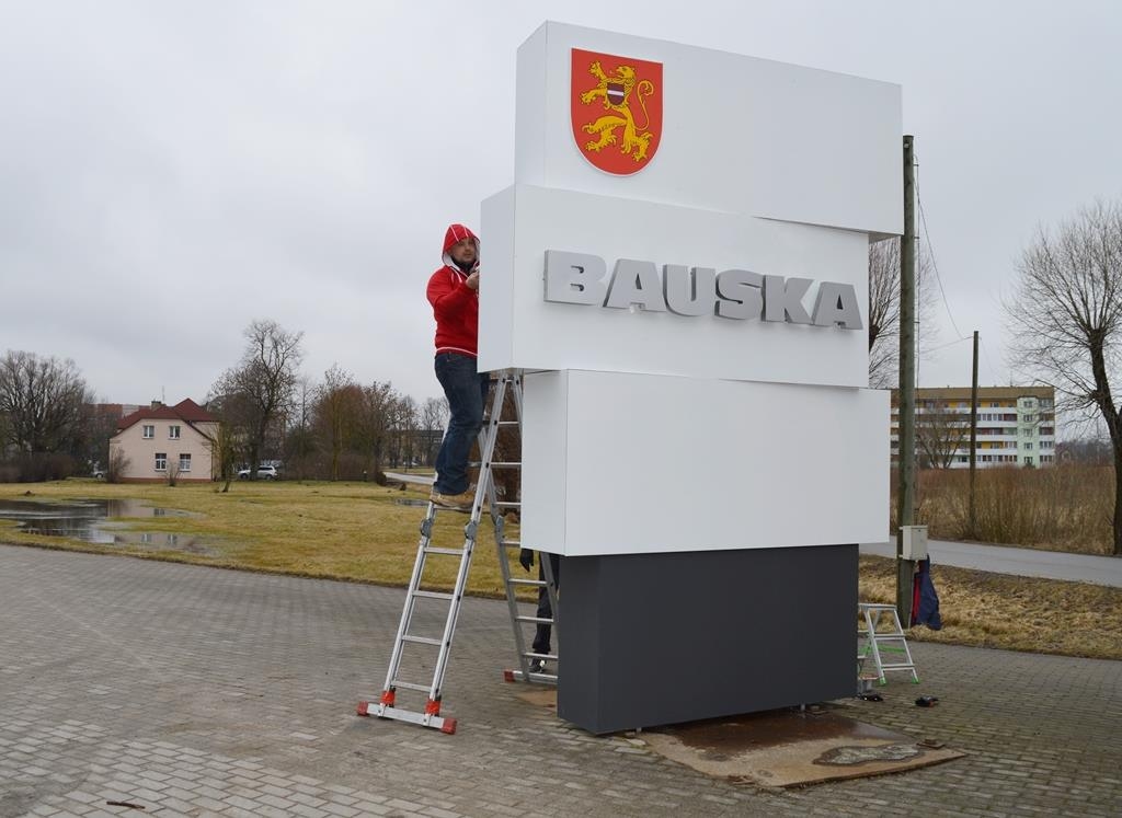 Atjauno Bauskas nosaukuma zīmes
