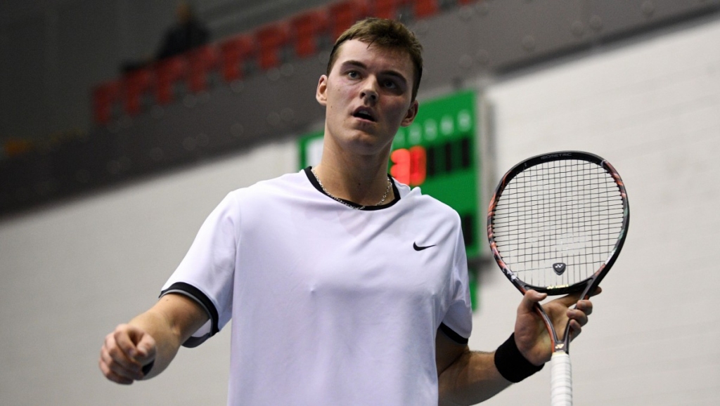Mārtiņš Podžus zaudē «Challenger» pamatturīrā