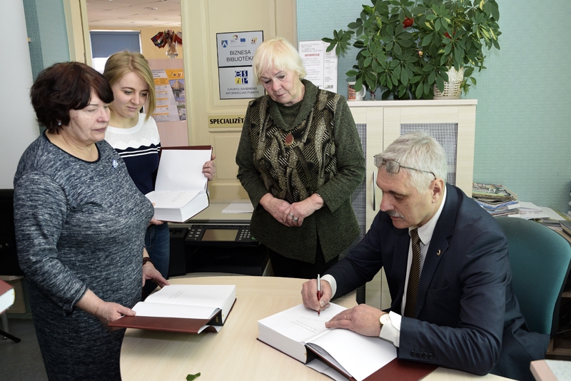 Grāmatā «Ikvienam no mums ir vai ir bijis savs sapnis» apkopoti dzimtu likteņi