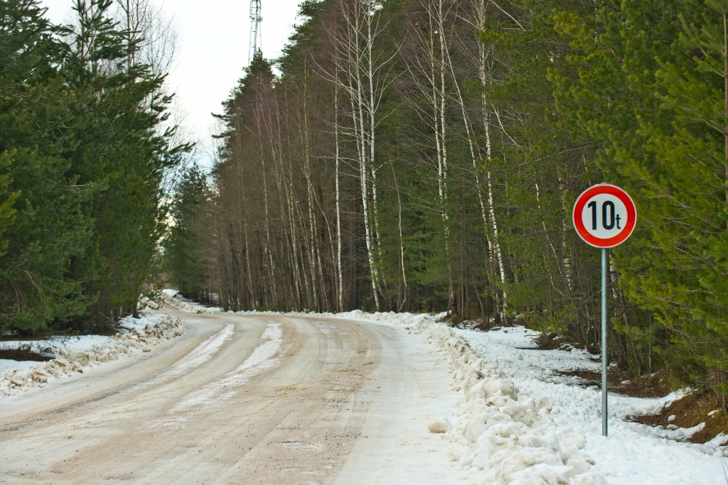 Transporta masas ierobežojumi ieviesti 265 valsts autoceļu ar grants segumu posmos