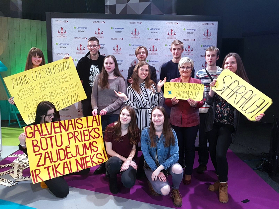 Ģimnāziste piedalās televīzijas spēlē «Gudrs, vēl gudrāks»