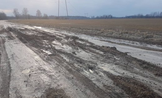 Šķīdoņa dēļ slēgta satiksme autoceļa Bauska-Aizkraukle posmā