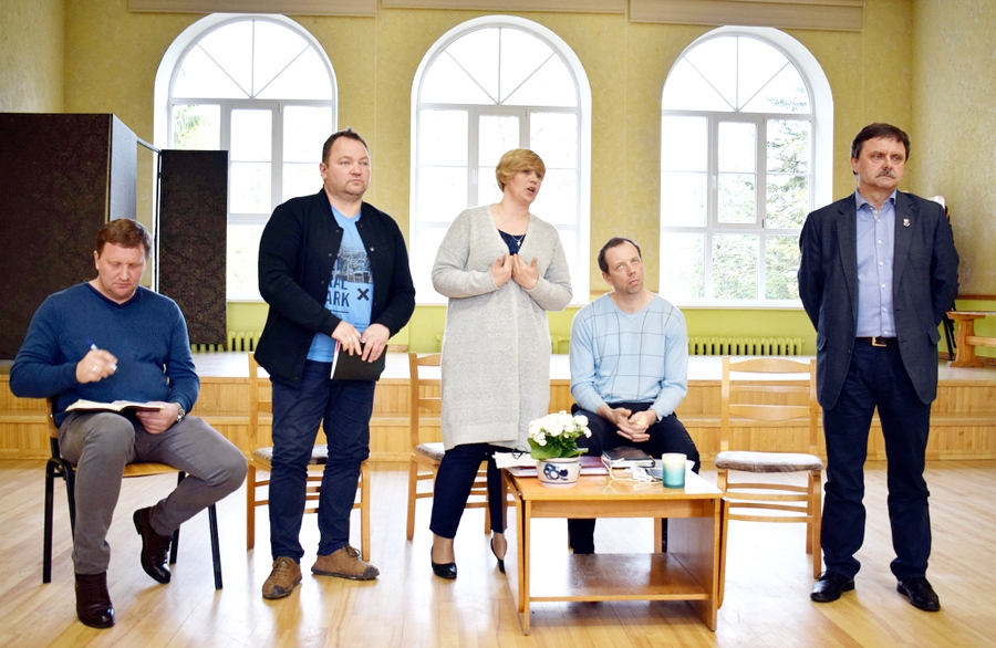 Diskusijas krustugunīs – ceļi