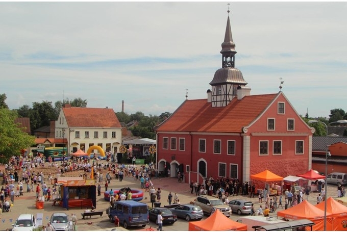 Bauskas pašvaldība Rātslaukumā piedāvā ierīkot vasaras kafejnīcas