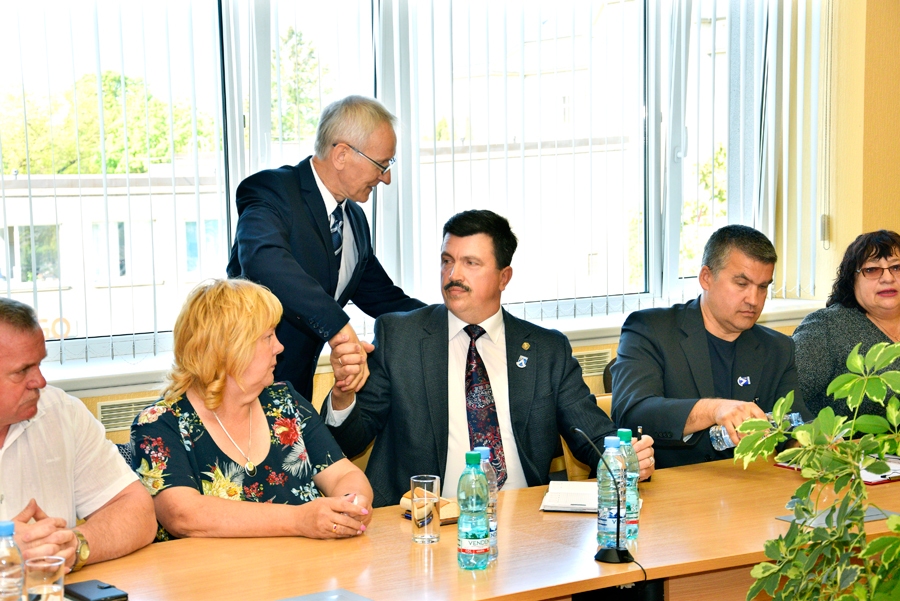 Priekšsēdētāja vēlēšanu rezultāts 9:8