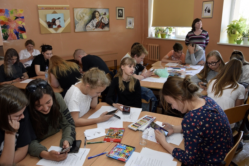 Pilsrundālē viesojas skolēni no Polijas