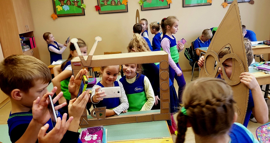 Bauskas sākumskolas skolotāja apgūst modernās mācību metodes
