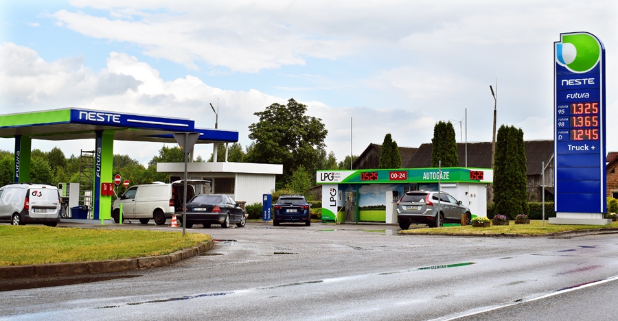 Vecumniekos mēģina apzagt benzīntanku