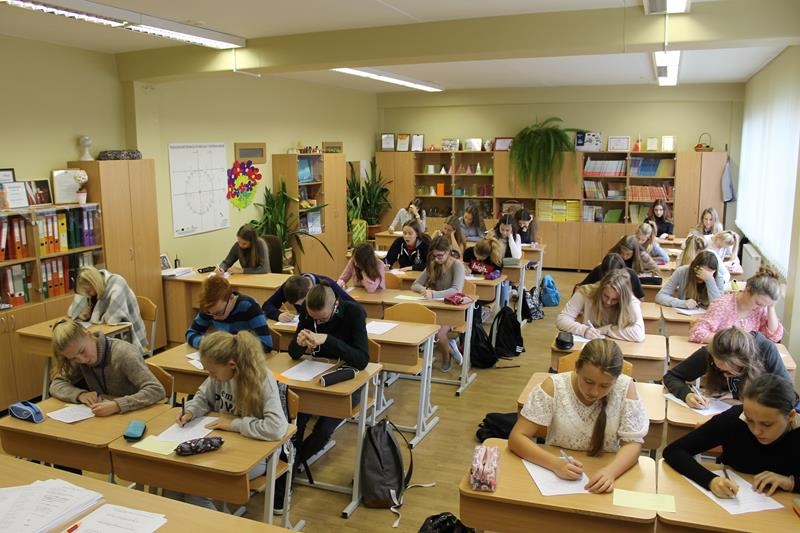 IZM piedāvā ieviest 25 skolēnu minimumu vidusskolas klasē lielajās pilsētās un 12 - attālos reģionos