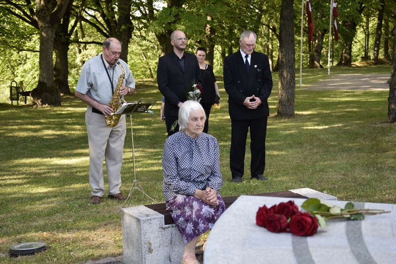 Piemiņas pasākumā Bauskā godina represiju upurus