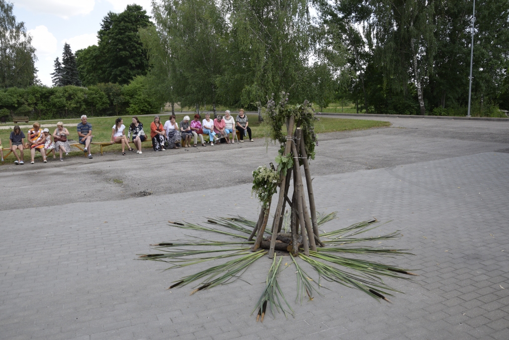Bērstelē ieskandina saulgriežus