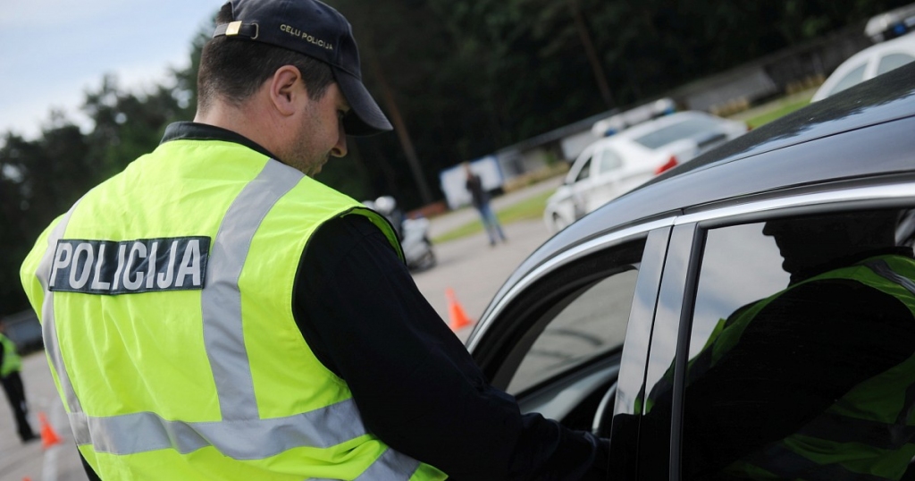 Policijai ziņo par bagāžas nodalījumā pārvadātu bērnu Iecavā