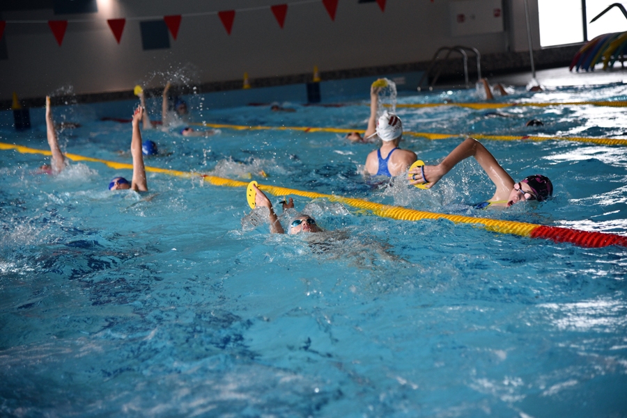 Sportisti no Jelgavas trenējas Bauskas baseinā