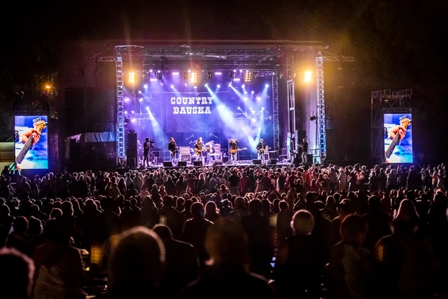 Krāšņā jubilejas gaisotnē aizvadīts divdesmitais «Country Bauska» festivāls