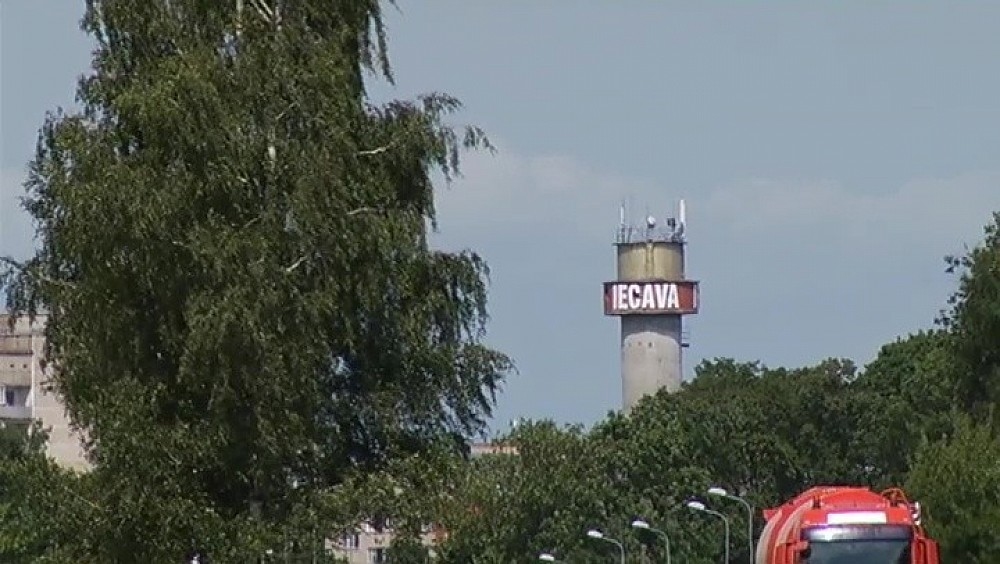 Iecavā sūdzas par sliktu smaku; pašvaldība aicina par smirdoņu aktīvi ziņot Vides dienestam