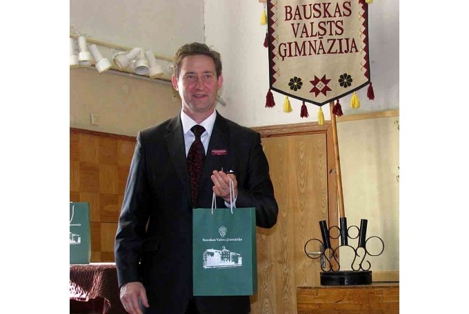 Bauskas Valsts ģimnāzijai ar mantojumu var nākties dalīties