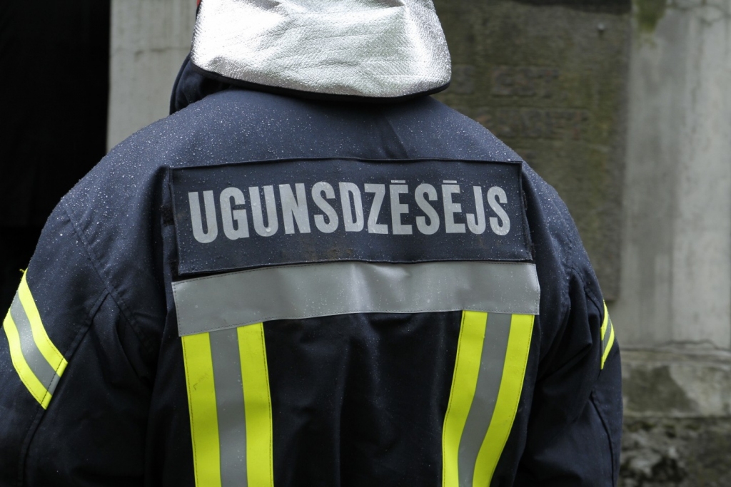 Glābējiem jādzēš šķūnis un noliktava