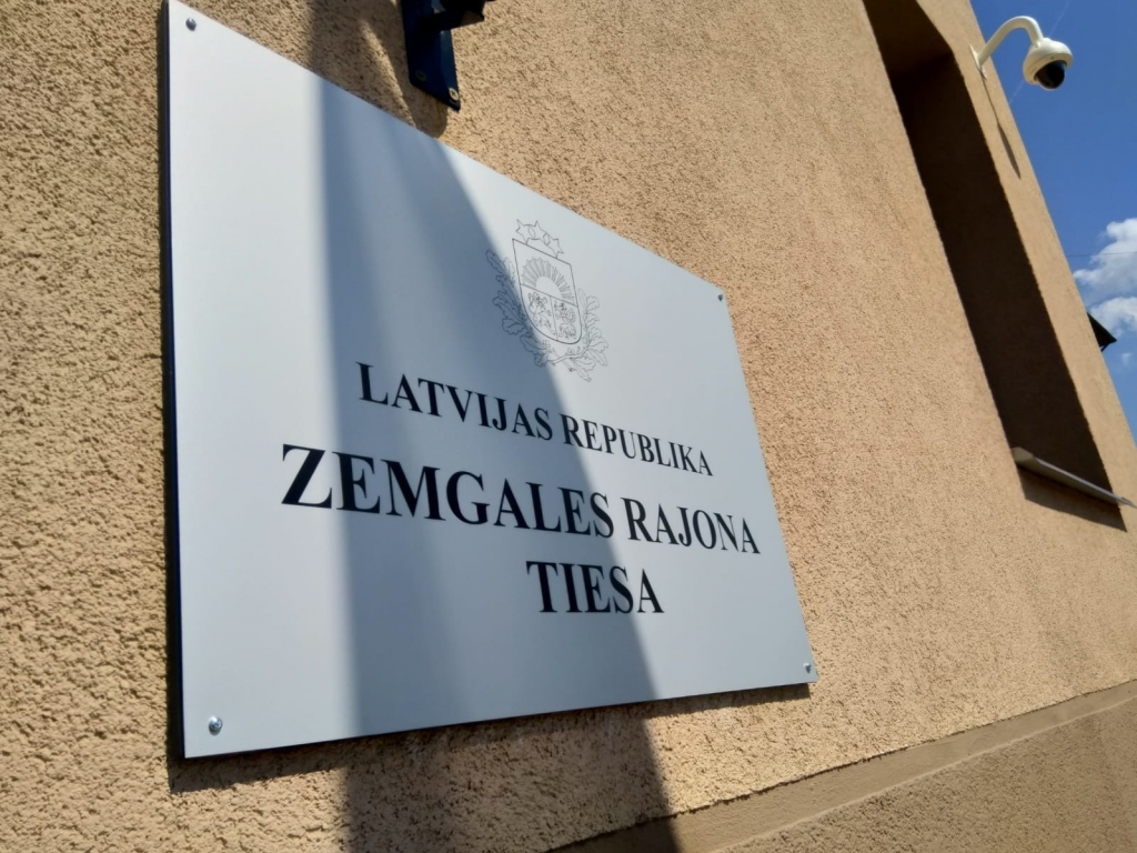 Balles apmeklētājam par iesišanu policistam piespriež 60 stundu piespiedu darbu