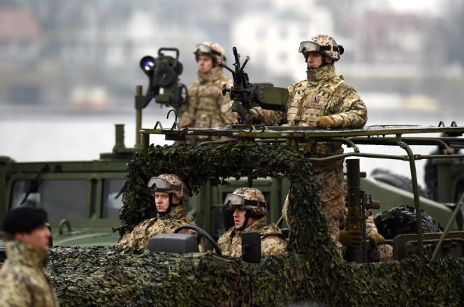 Vecumniekos notiks vērienīga militārās tehnikas un ekipējuma izstāde