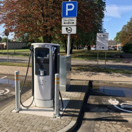 Elektromobiļu maratons «Uzlādes tīkls savieno pilsētas» pietur Bauskā