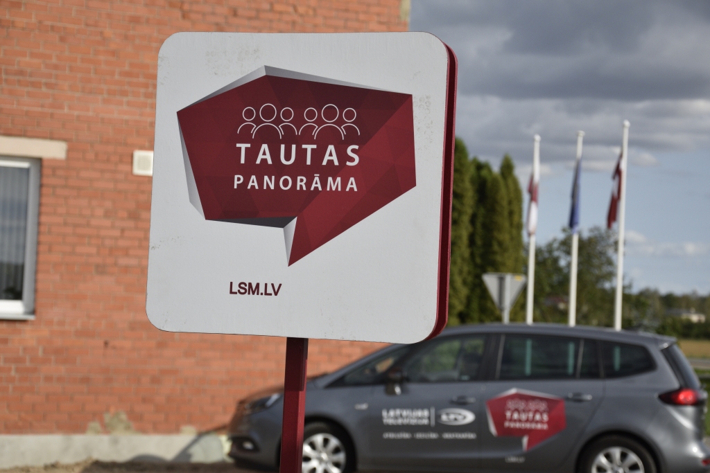 Uz Bausku un Vecumniekiem šodien brauc «Tautas Panorāma»