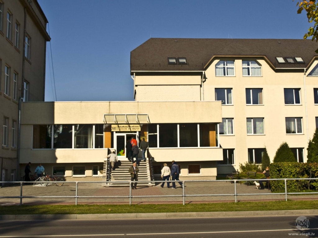 Joprojām nevar sadalīt ģimnāzijas mantojumu