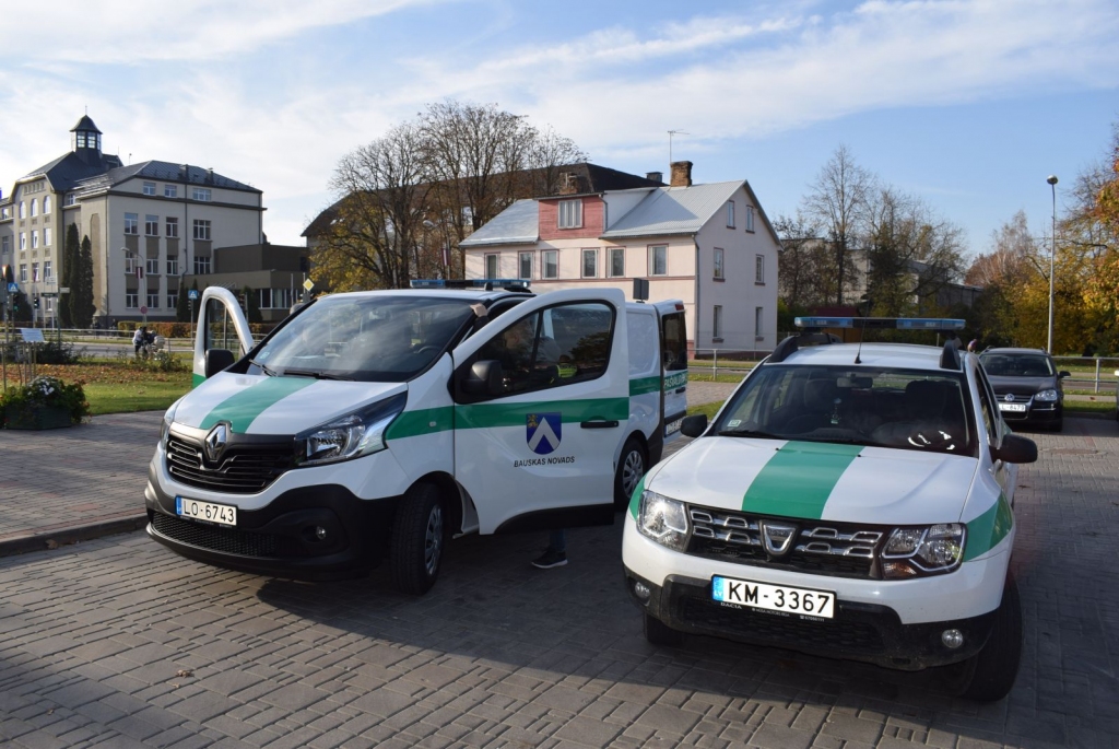 Bauskas novada pašvaldības policijai iegādāts izolatora tipa mikroautobuss