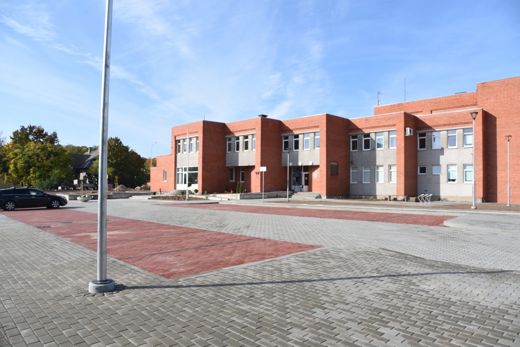 Noslēgusies Iecavas Veselības centra teritorijas labiekārtošana
