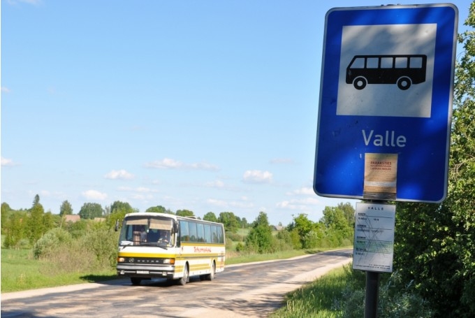 Autobuss Vallē stāvēs desmit minūtes