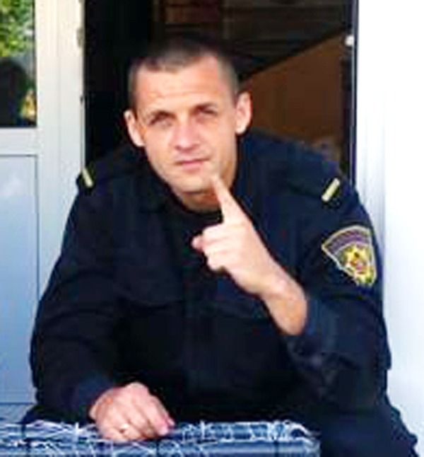 Apbalvo ugunsdzēsējus