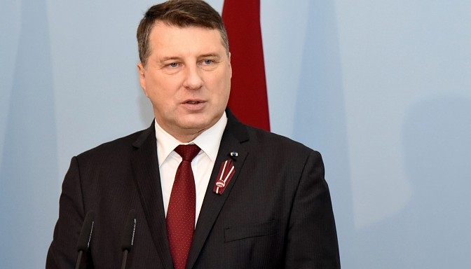Prezidents vēl nenominē premjeru un dod partijām laiku vienoties