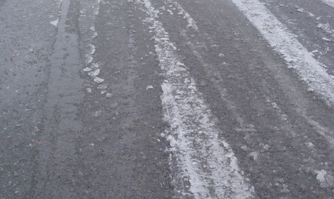 Apledojums apgrūtina braukšanu pa Bauskas šoseju