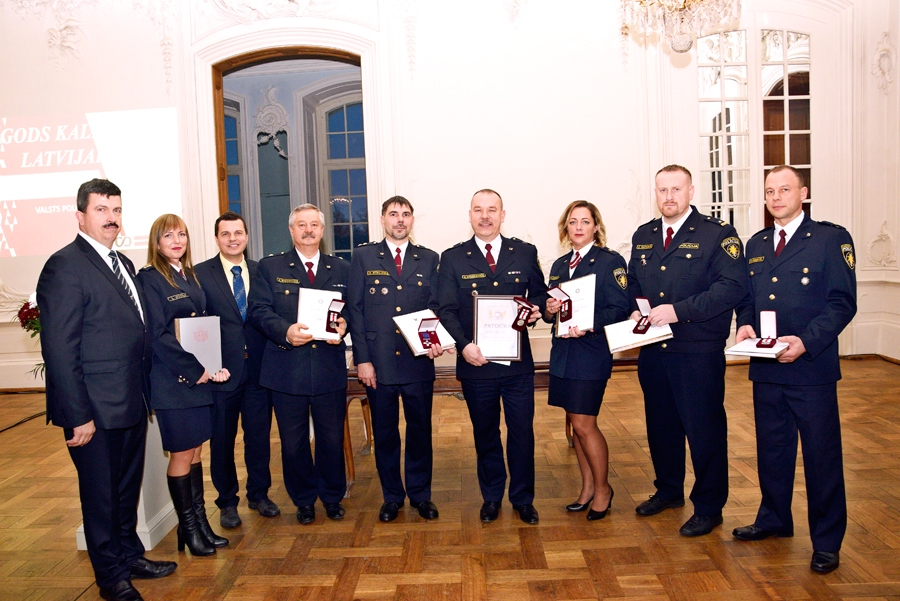 Policistus simtgadē godina Rundāles pilī