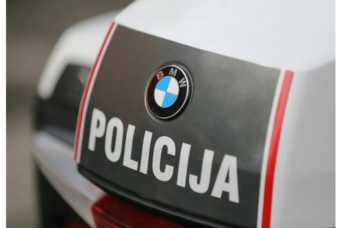 Bauskā automašīnas nesadala krustojumu
