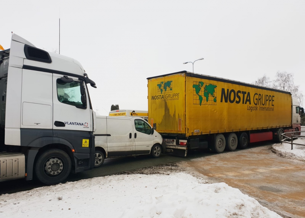 Bauskā – ķēdveida automobiļu sadursme