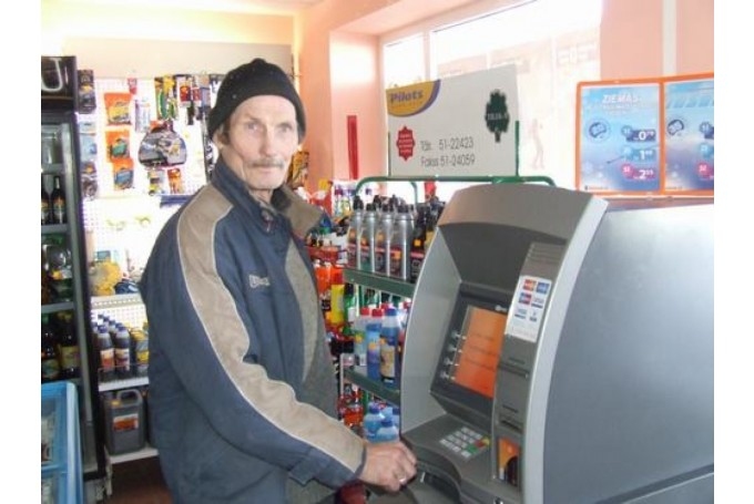 Vallē pašlaik nav bankomāta