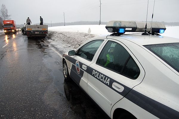Bauskā sadursmē bojāti divi auto