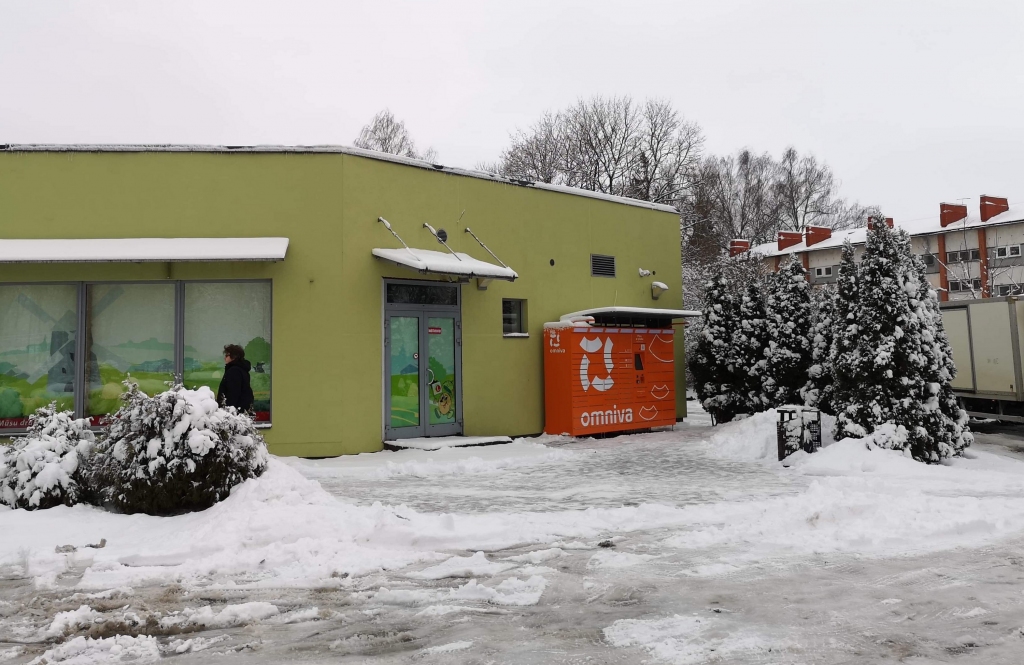 Vecumniekos uzstādīts «Omniva» pakomāts