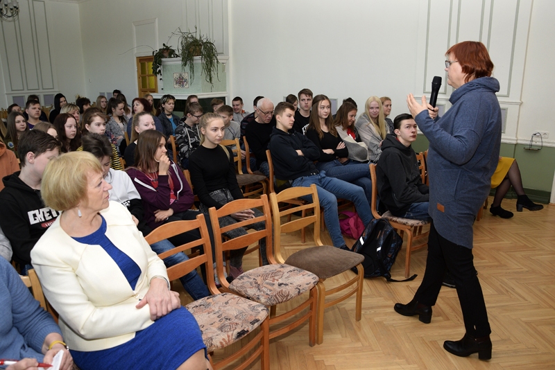 Bauskas novada skolās rīko semināru par atkarību ietekmi
