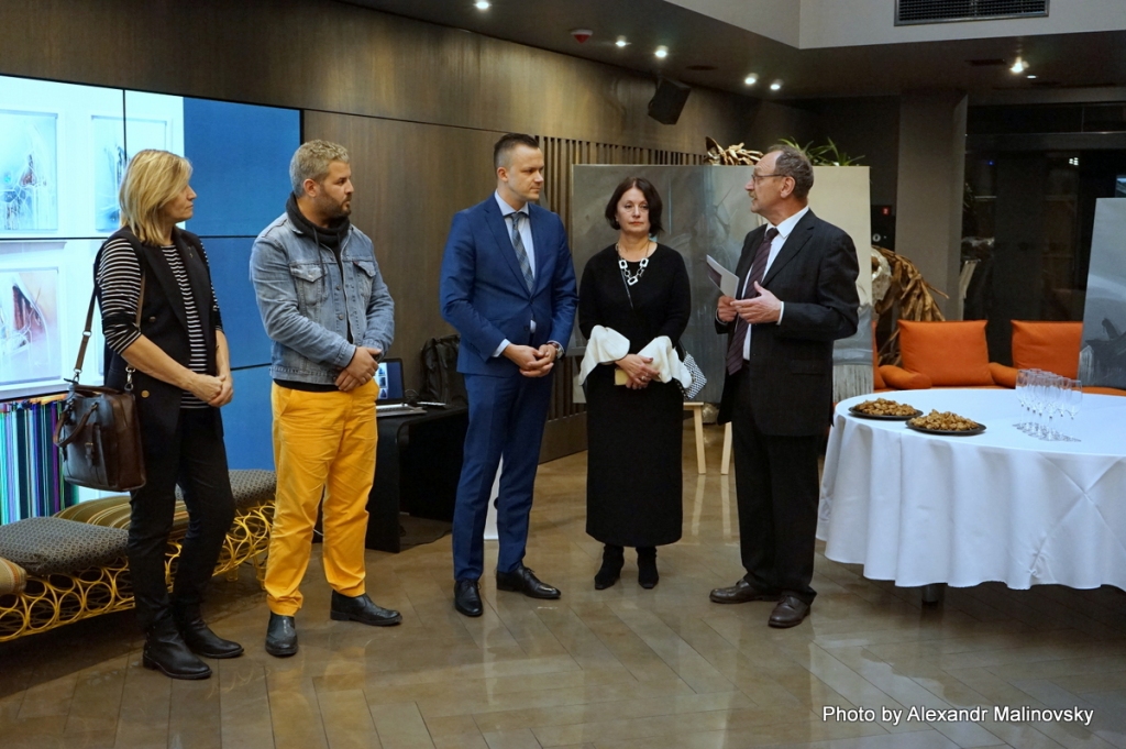 Alžīras mākslinieka gleznu izstādi atver Bauskas muzejā