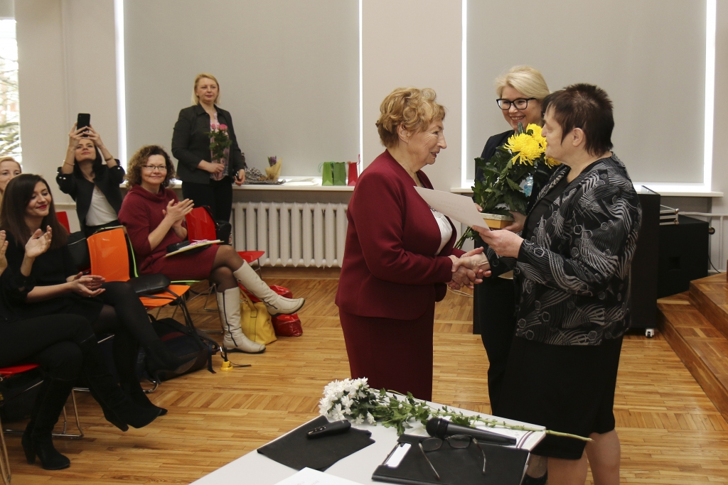 Vanda Korbe saņem Gada balvu logopēdijā