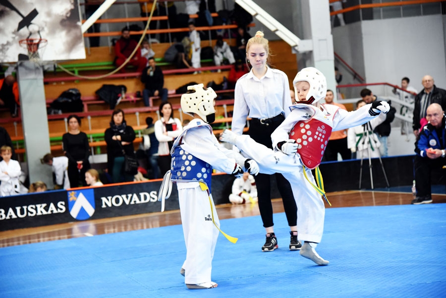Audzēkņus atved 15 treneri