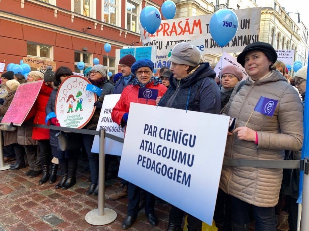 Ja līdz maija vidum negrozīs noteikumus par minimālo algo, izglītības darbinieki septembrī sāks beztermiņa streiku