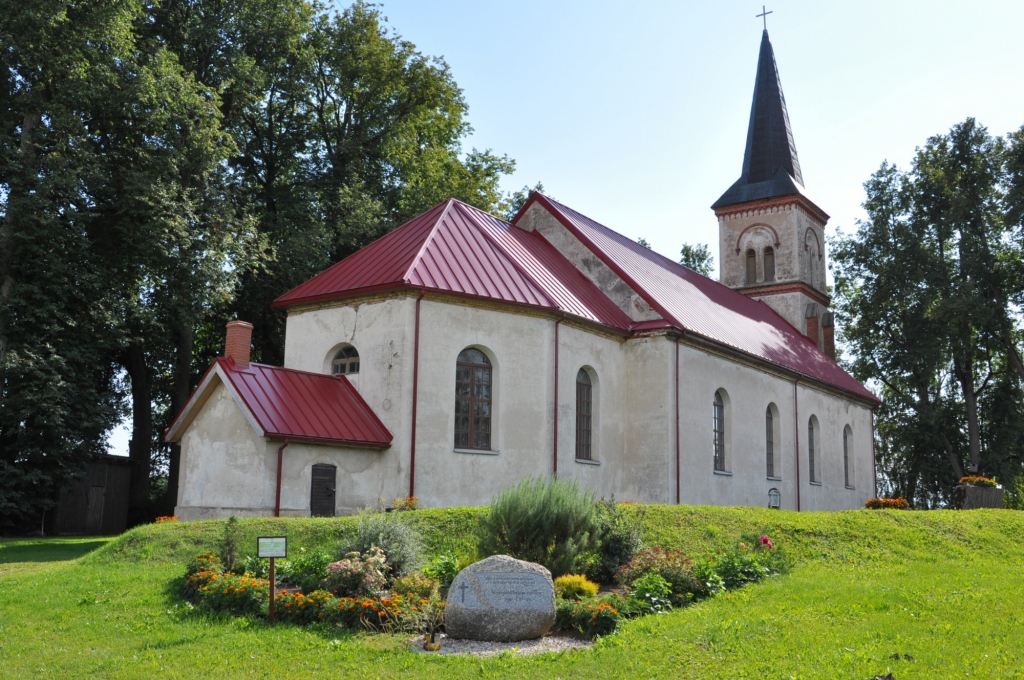Valles baznīcas bēniņos vēlas izveidot izstāžu zāli