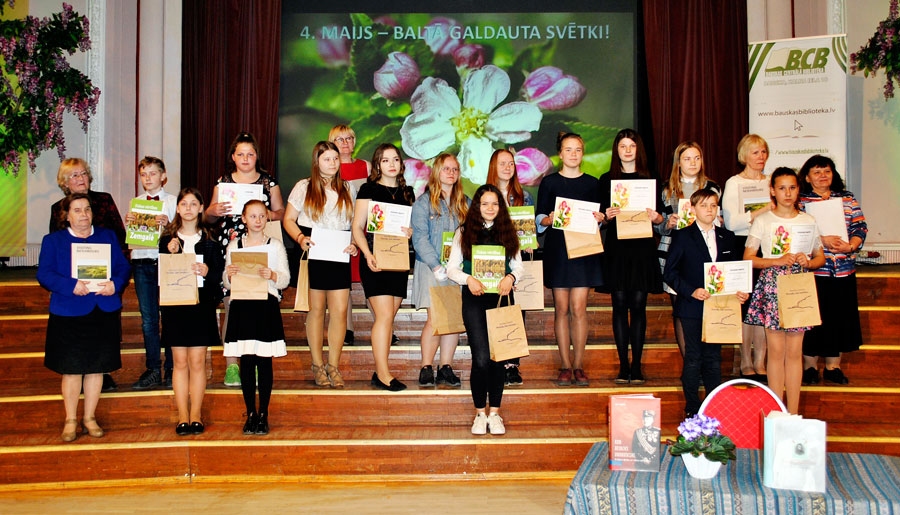 Pašķirt vēstures dūmaku, saglabāt nākotnes skaidrību
