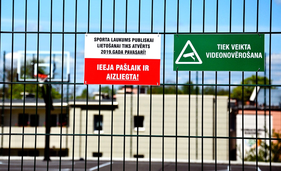 Laukums izbūvēts, bet nav pieejams